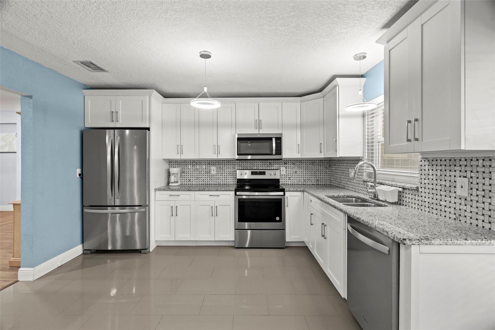 GATES KNOLL 1ST ADD - Residential Lease