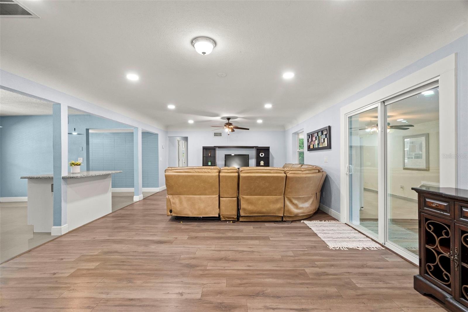 GATES KNOLL 1ST ADD - Residential Lease