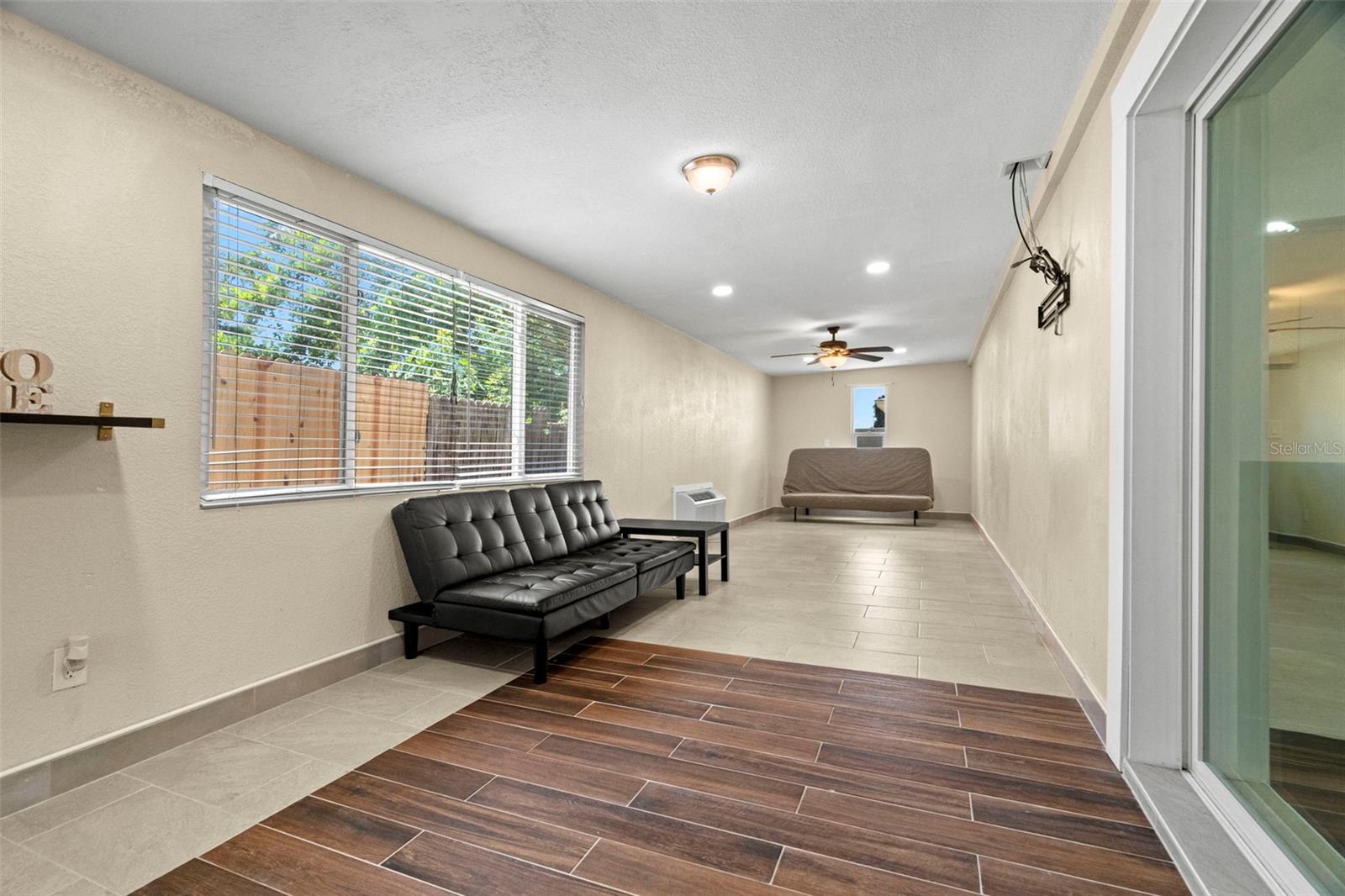 GATES KNOLL 1ST ADD - Residential Lease