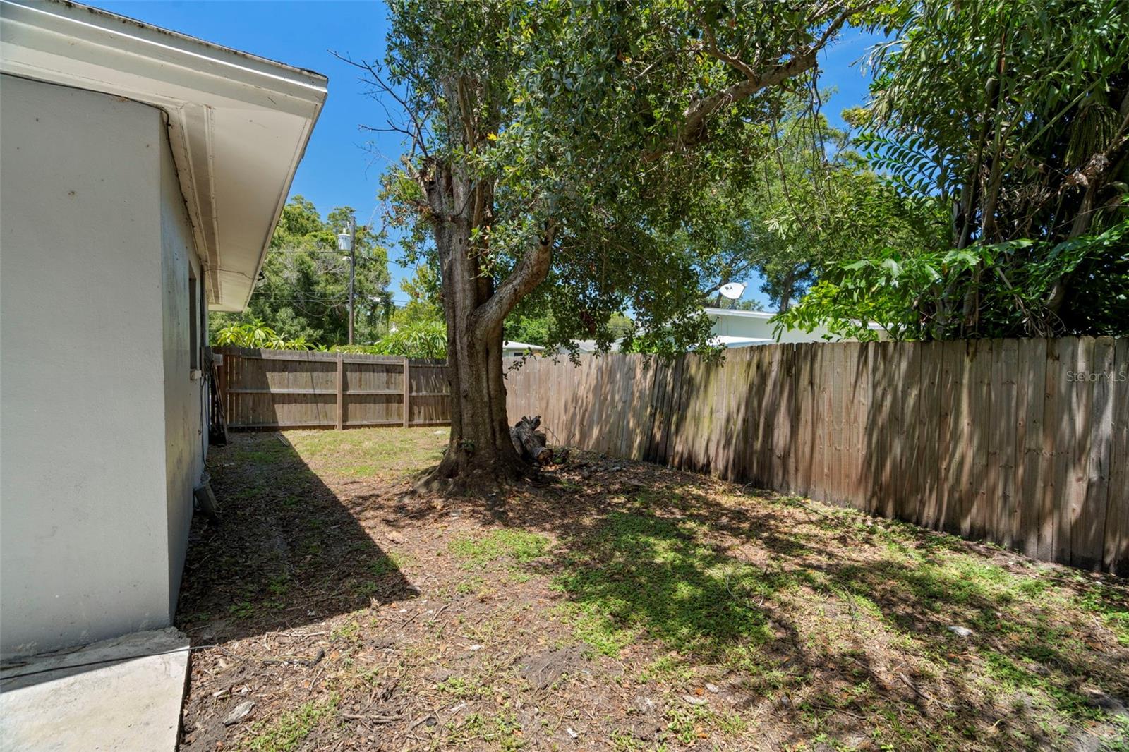 GATES KNOLL 1ST ADD - Residential Lease