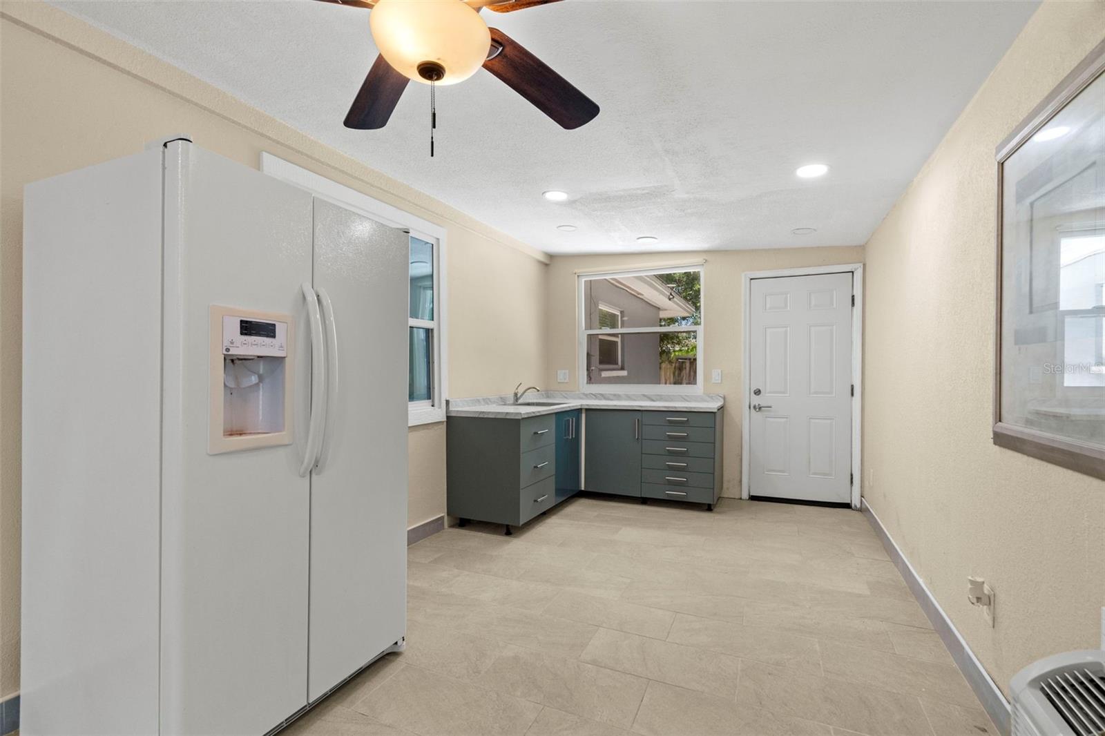GATES KNOLL 1ST ADD - Residential Lease