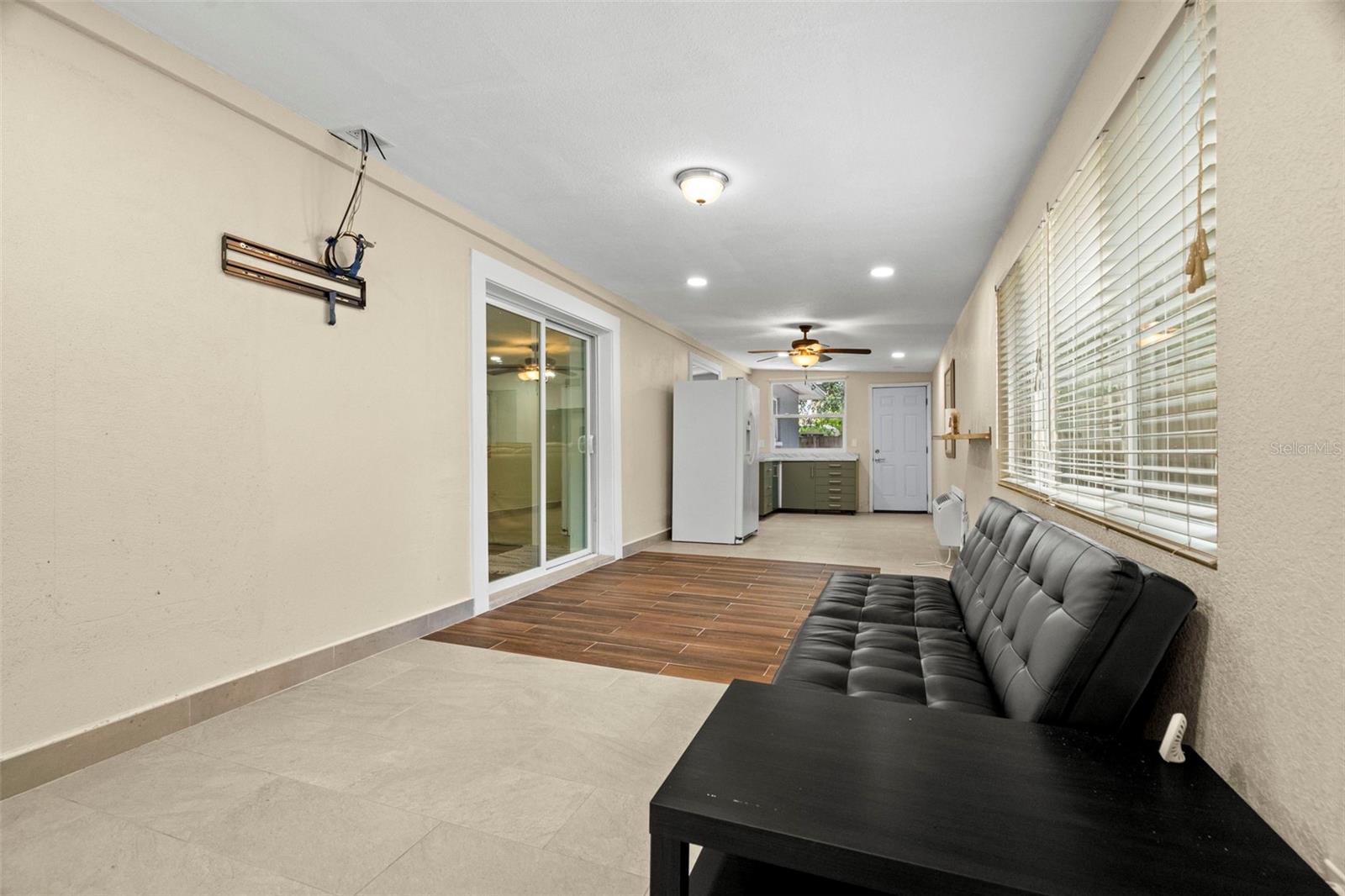 GATES KNOLL 1ST ADD - Residential Lease