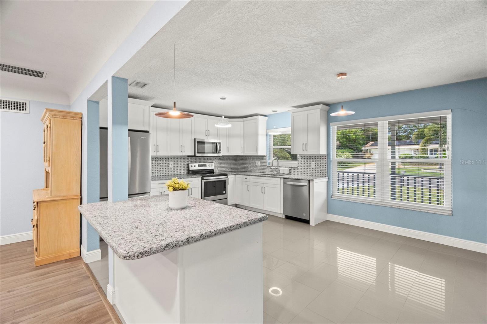 GATES KNOLL 1ST ADD - Residential Lease
