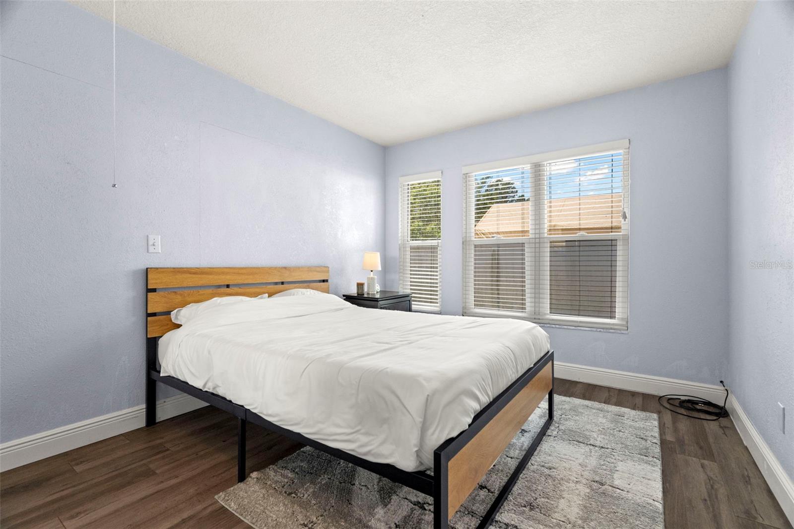 GATES KNOLL 1ST ADD - Residential Lease