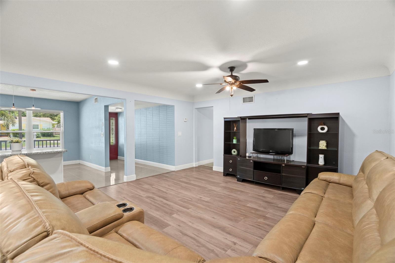 GATES KNOLL 1ST ADD - Residential Lease