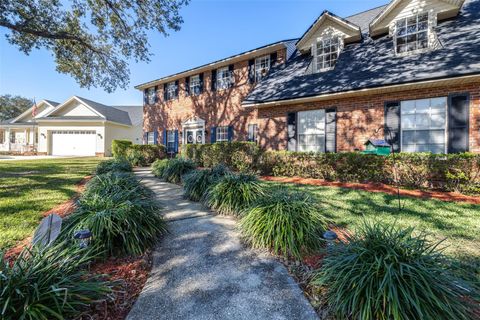 A home in LAKELAND