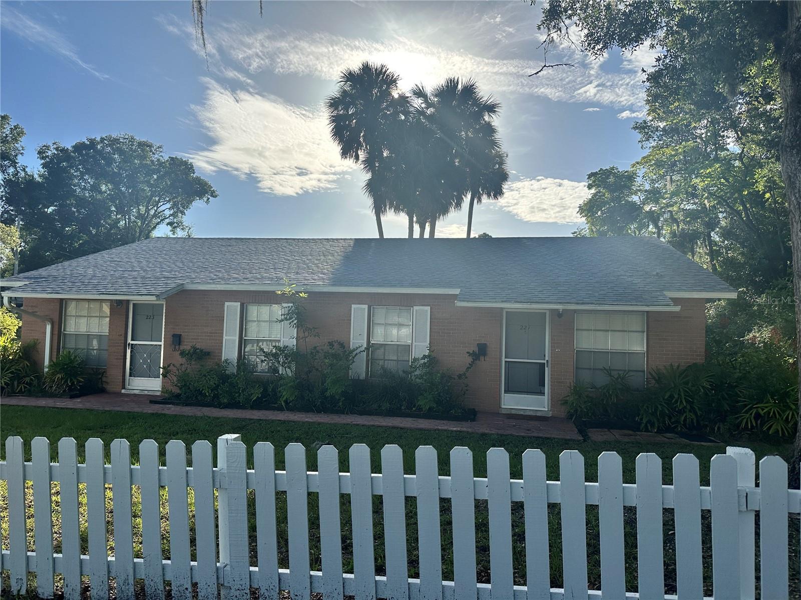 1/2 duplex 2 bedroom 1 bath with picket fence. Only blocks from downtown DeLand, shopping, restaurants and Stetson University.