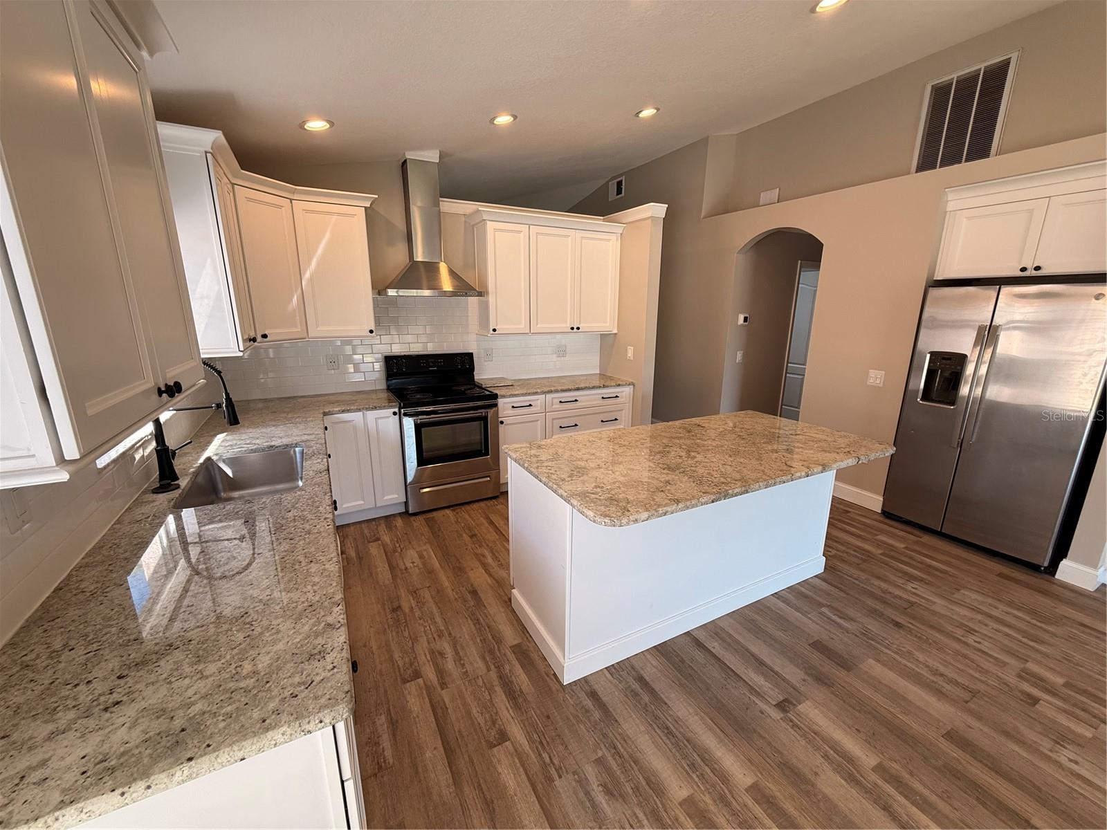 BRIDGEWATER PH 04 - Residential Lease