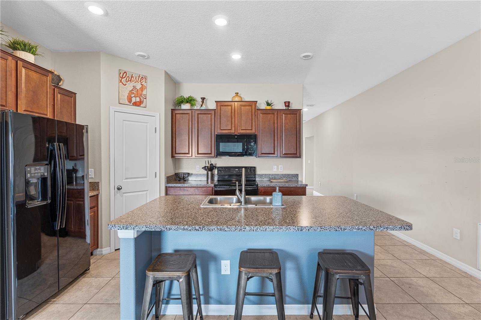 SUNSHINE VILLAGE PH 3A & - Residential Lease