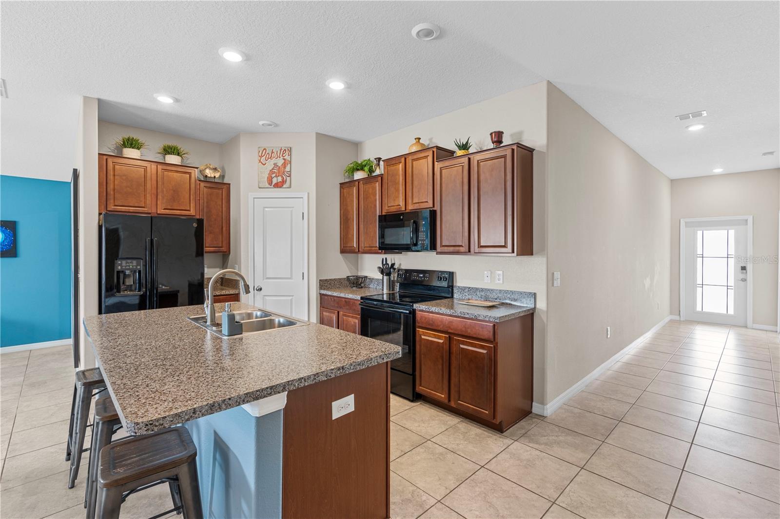 SUNSHINE VILLAGE PH 3A & - Residential Lease