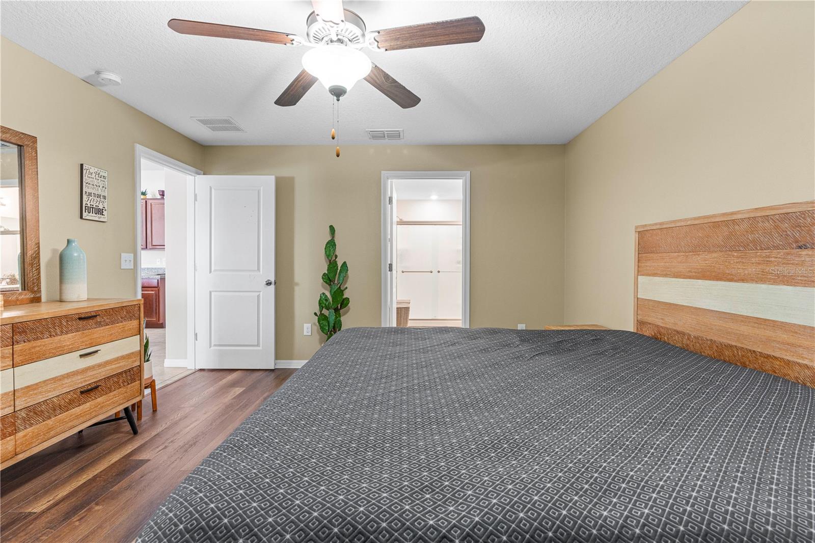 SUNSHINE VILLAGE PH 3A & - Residential Lease