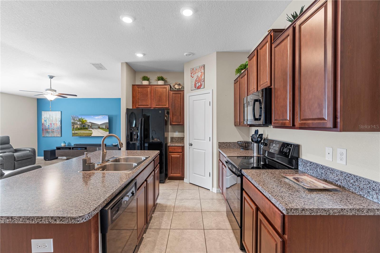 SUNSHINE VILLAGE PH 3A & - Residential Lease