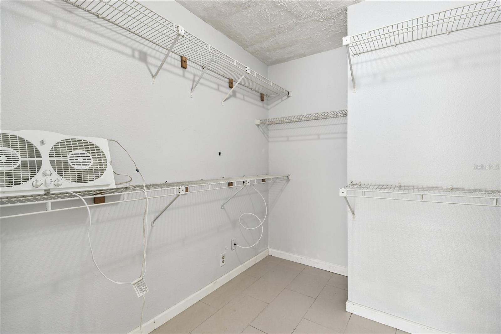 LAKE ELLEN WALK - Residential Lease