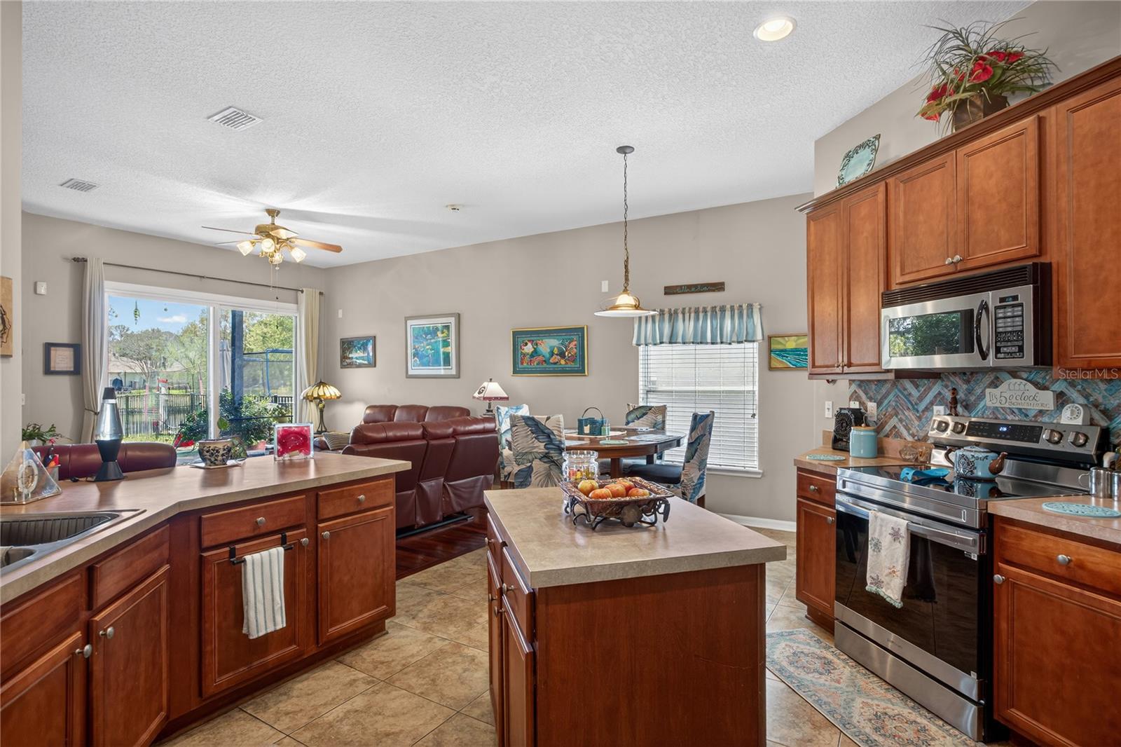 VICTORIA LAKES UNIT TWO - Residential