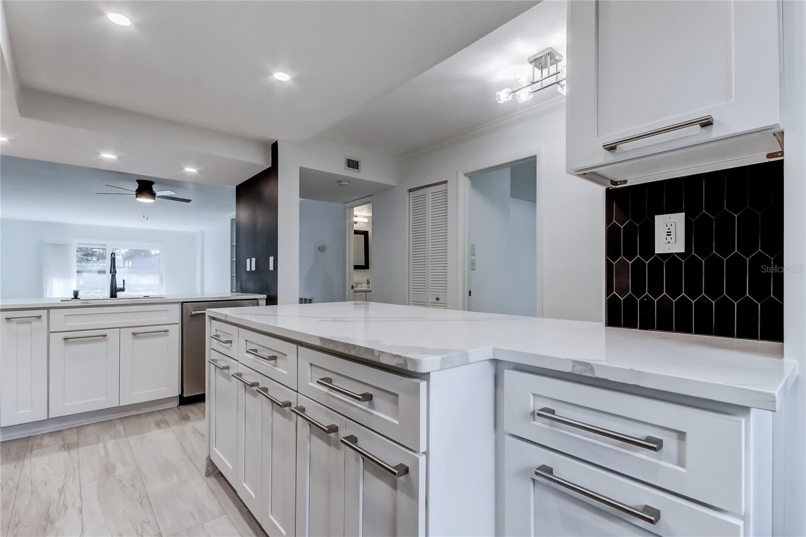 650 ISLAND WAY CONDO - Residential