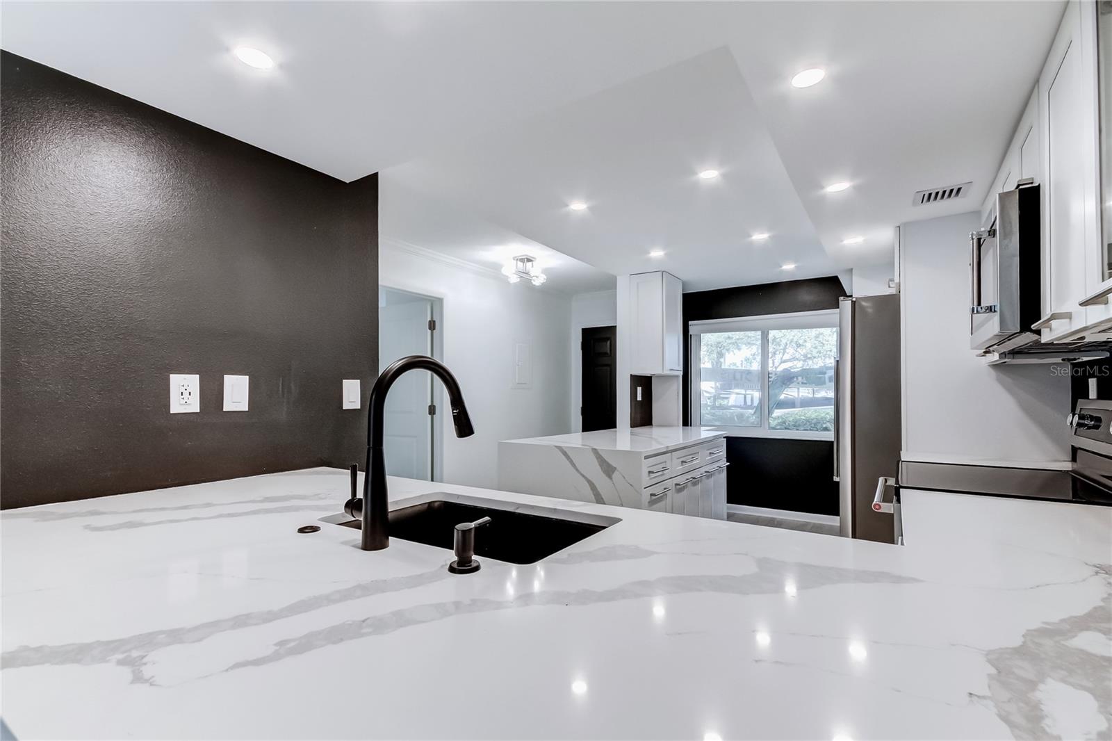 650 ISLAND WAY CONDO - Residential