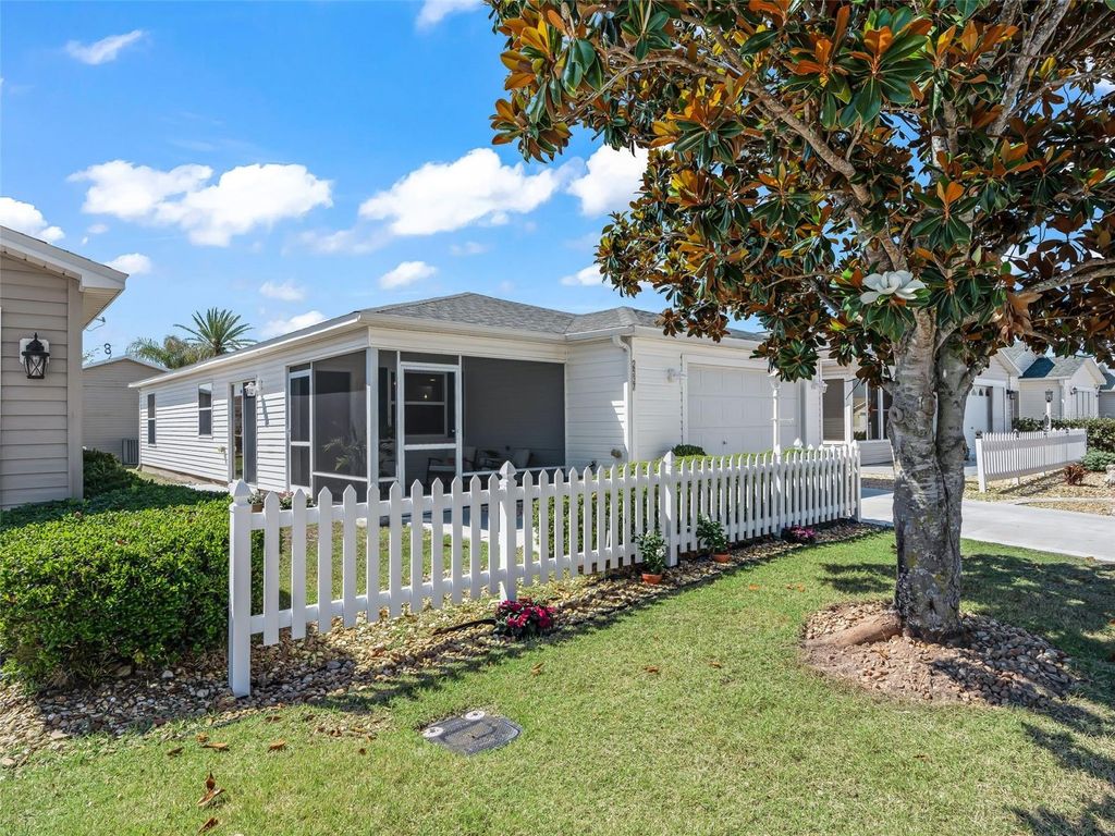 Photo of 2537 Birch Avenue, The Villages, FL 32162 (MLS # G5112436)