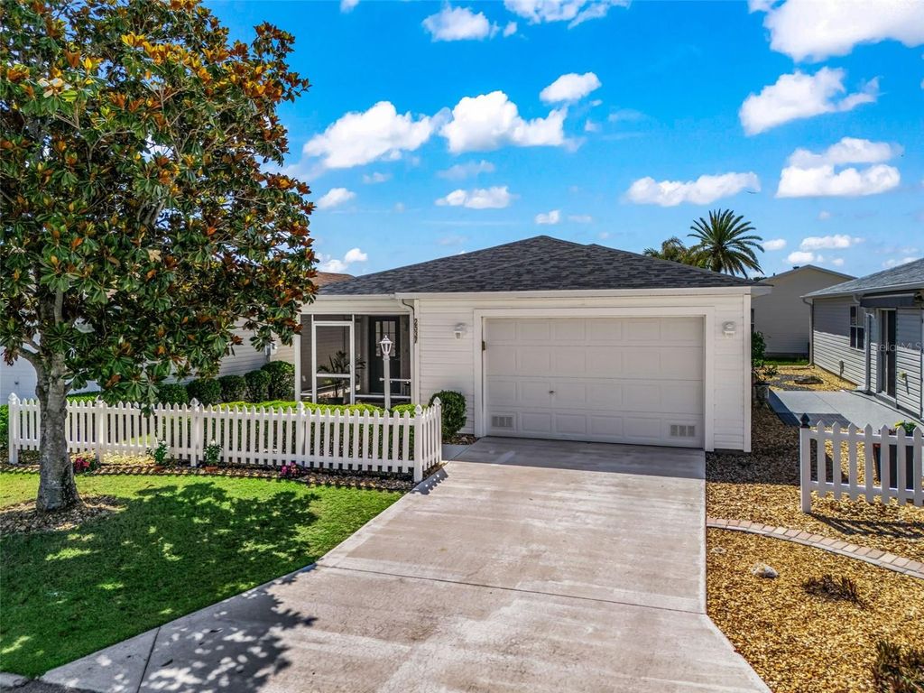 Photo of 2537 Birch Avenue, The Villages, FL 32162 (MLS # G5112436)