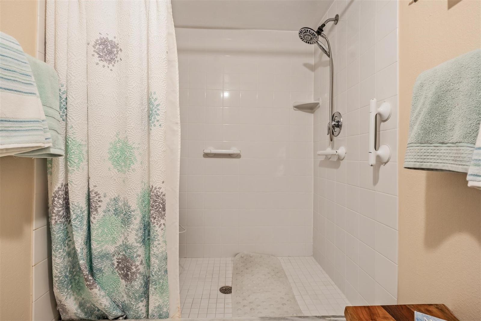 VILLAS OF LAKE ARBOR - Residential