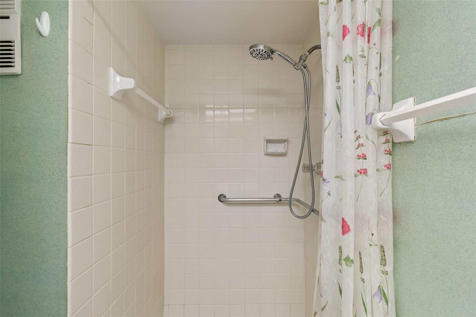 WINSTON PARK NORTHEAST - Residential