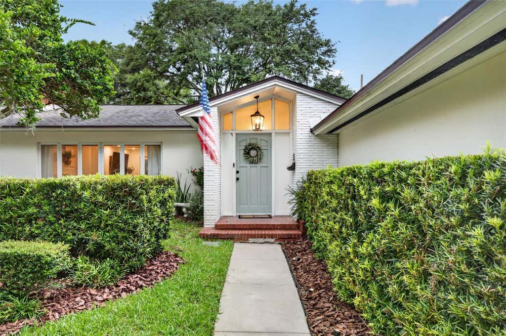Photo of 2410 Shoreham Road, Orlando, FL 32803 (MLS # O6429659)