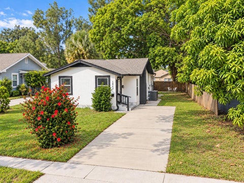 Photo of 1843 Quincy Street S, St Petersburg, FL 33711 (MLS # TB8555790)