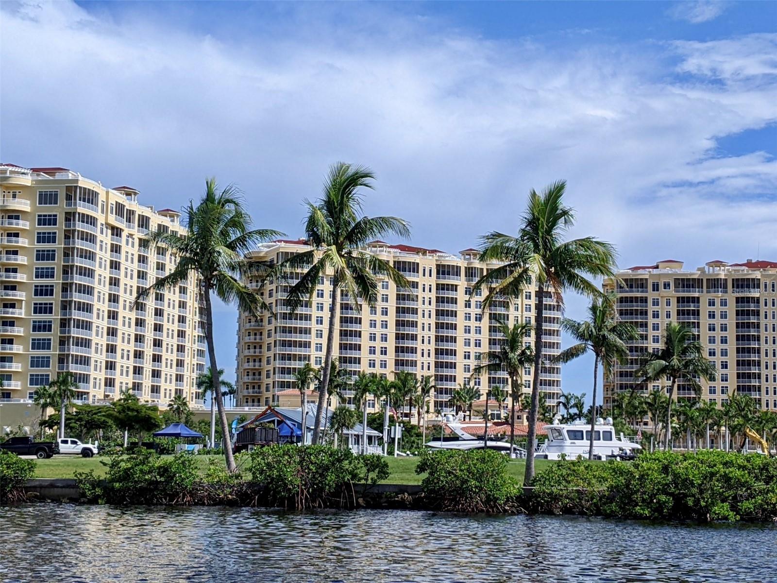 CAPE CORAL - Land