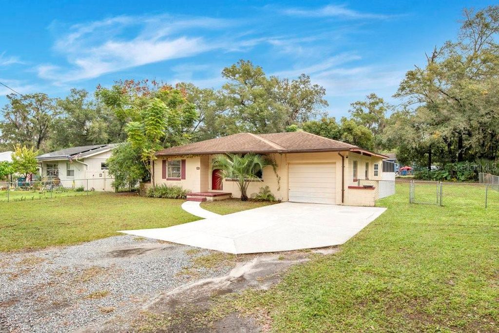 Photo of 525 S Dexter Avenue, Deland, FL 32720 (MLS # V4946149)