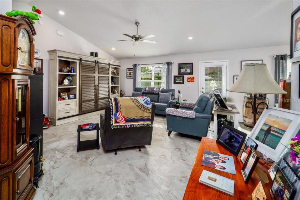 6 LLESTONE PATH