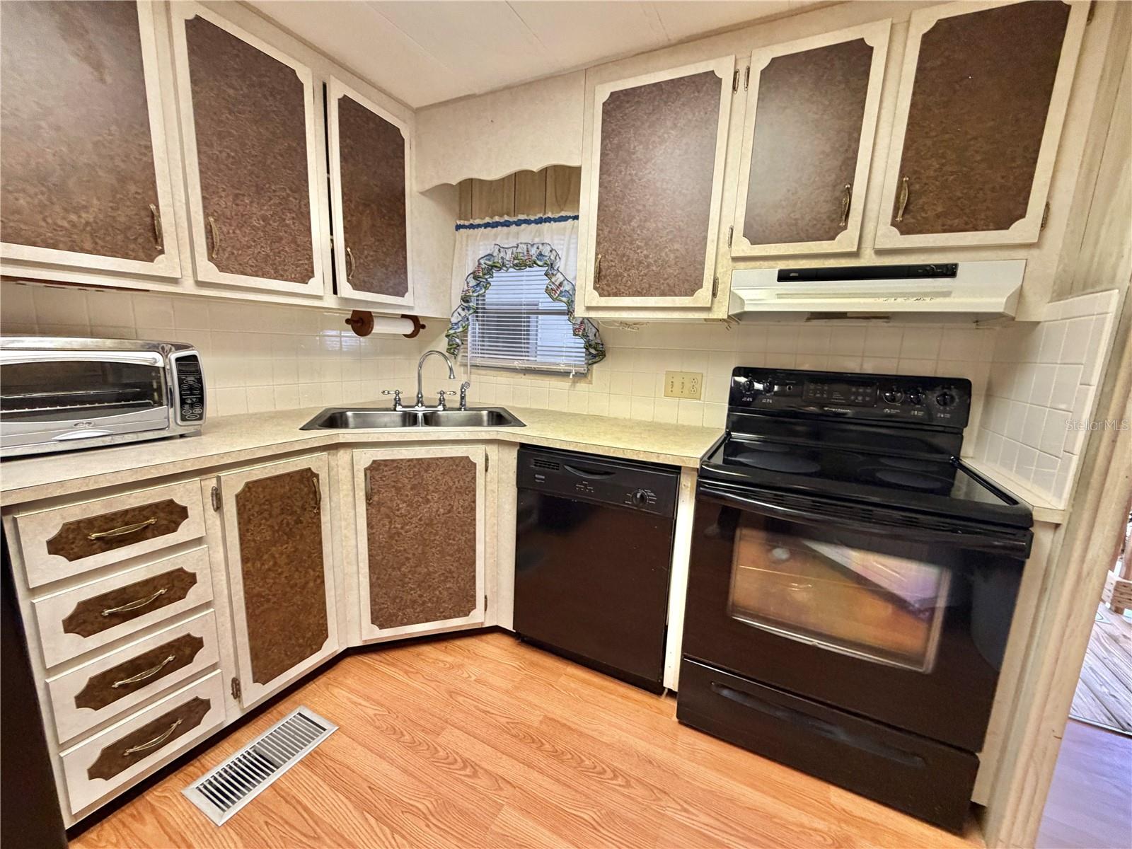 HAWTHORNE AT LEESBURG A COOP - Residential