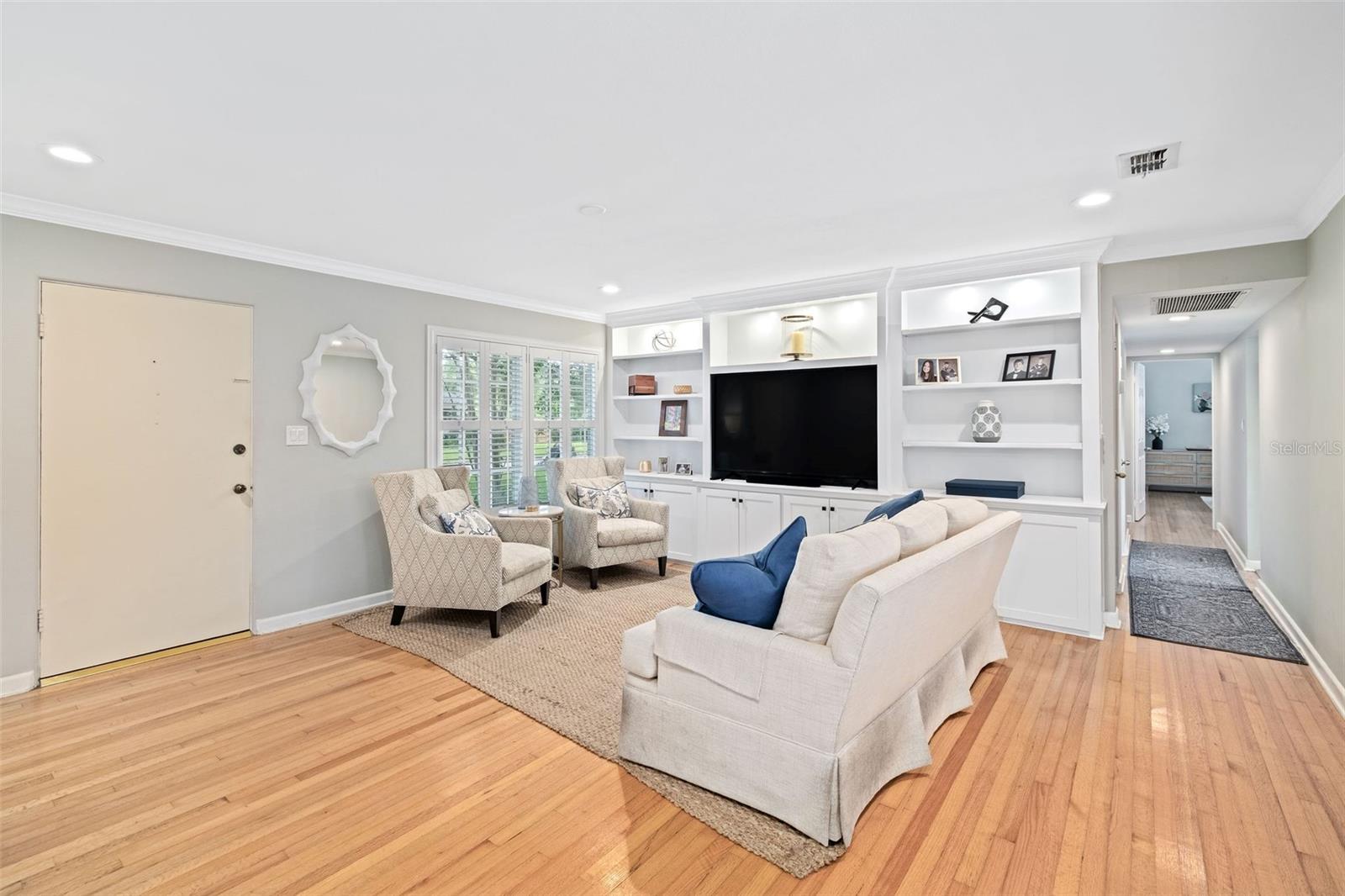 1901 MAPLEWOOD DRIVE