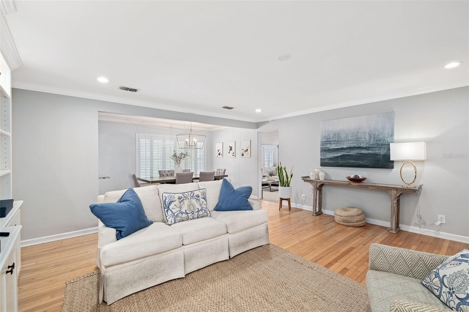 1901 MAPLEWOOD DRIVE