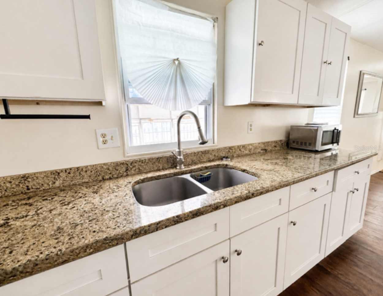 DIXIE GROVES ESTATES - Residential