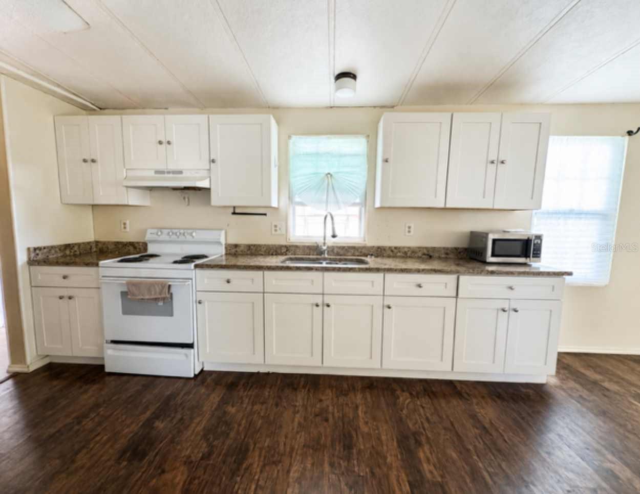DIXIE GROVES ESTATES - Residential