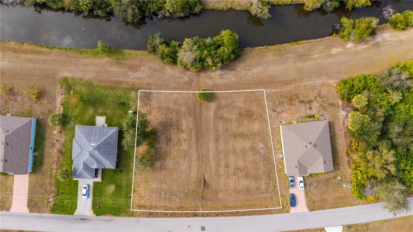 PUNTA GORDA ISLES SEC 20 - Land