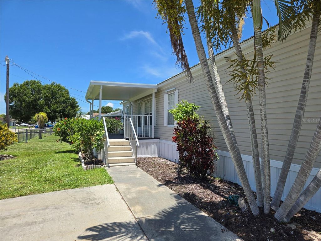 Photo of 2125 SE 35th Lane, Okeechobee, FL 34974 (MLS # OK225346)