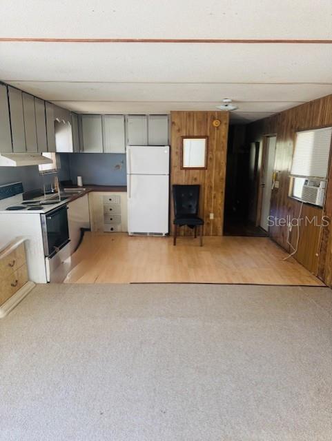 KAL RIVER FOREST HIDEAWAY - Residential