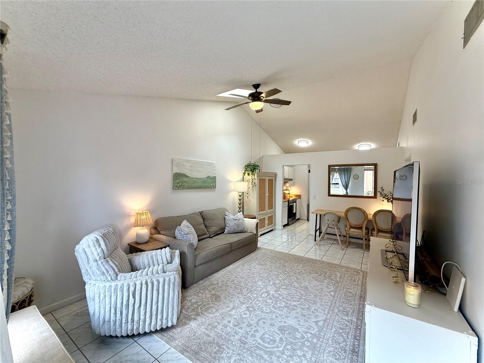 TOWNHOMES WINTER GARDEN - Residential