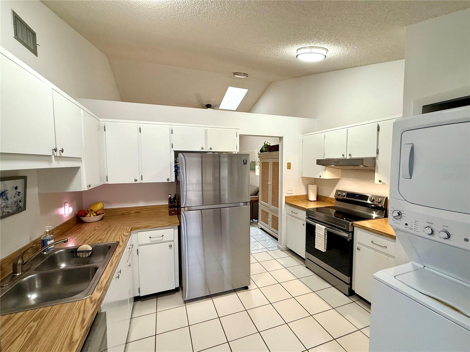 TOWNHOMES WINTER GARDEN - Residential