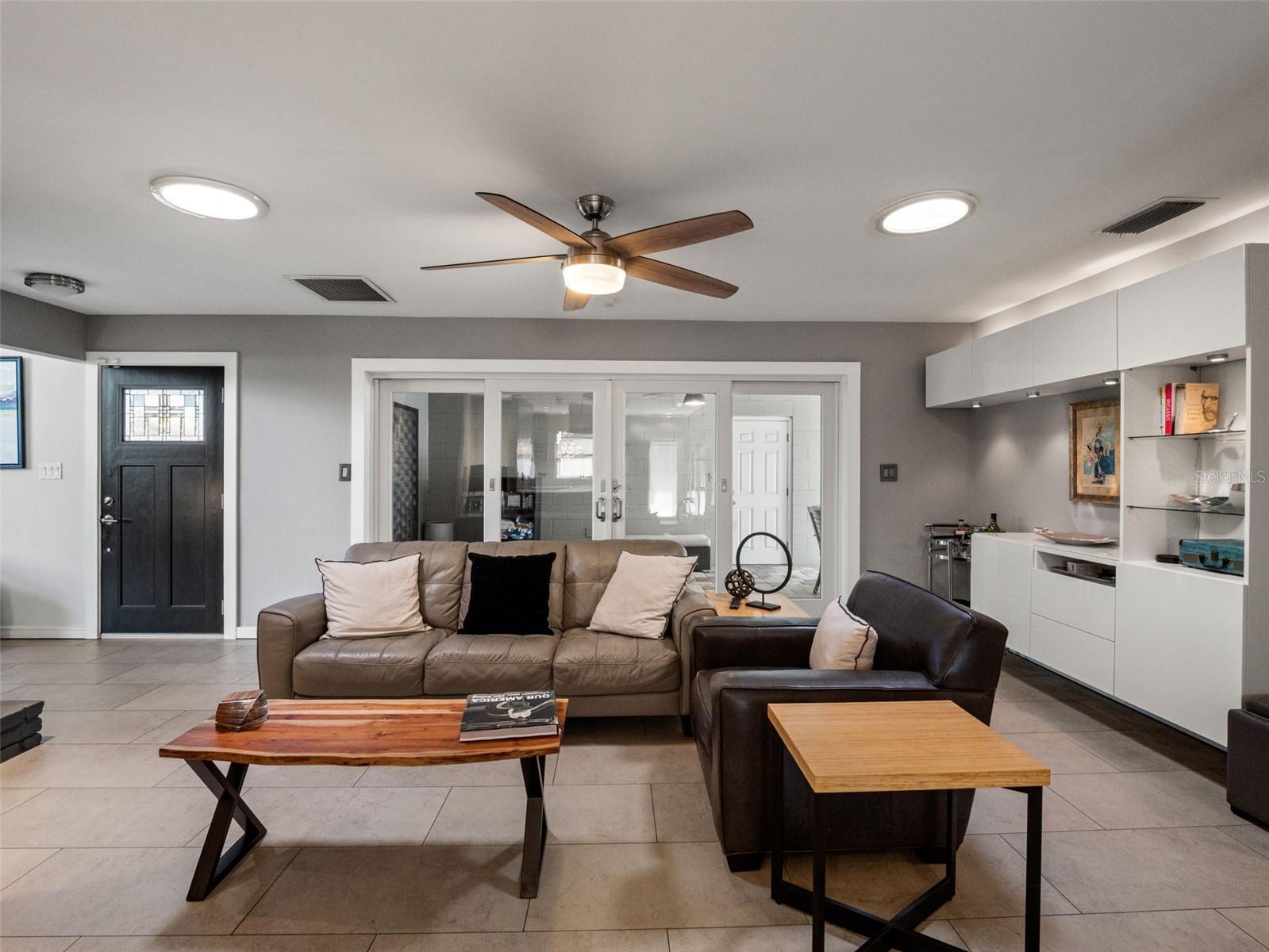 DOMMERICH/ HIGHLAND PARK - Residential