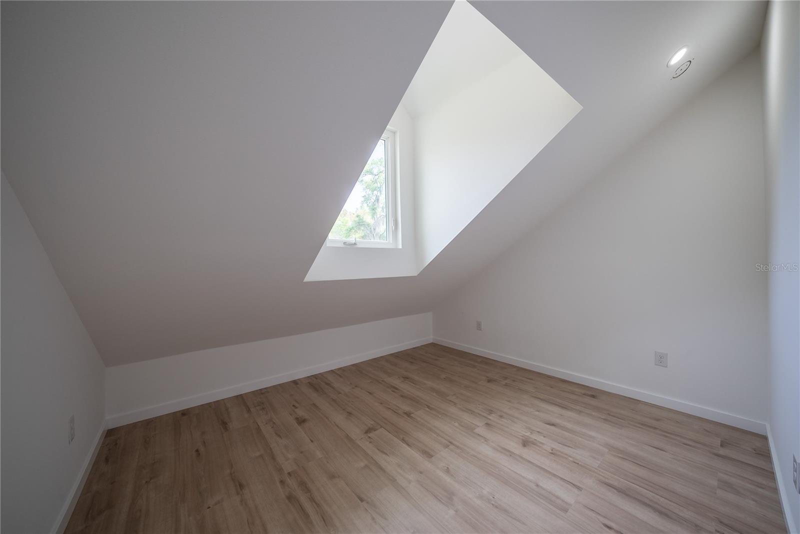 OAK VILLA REP - Residential