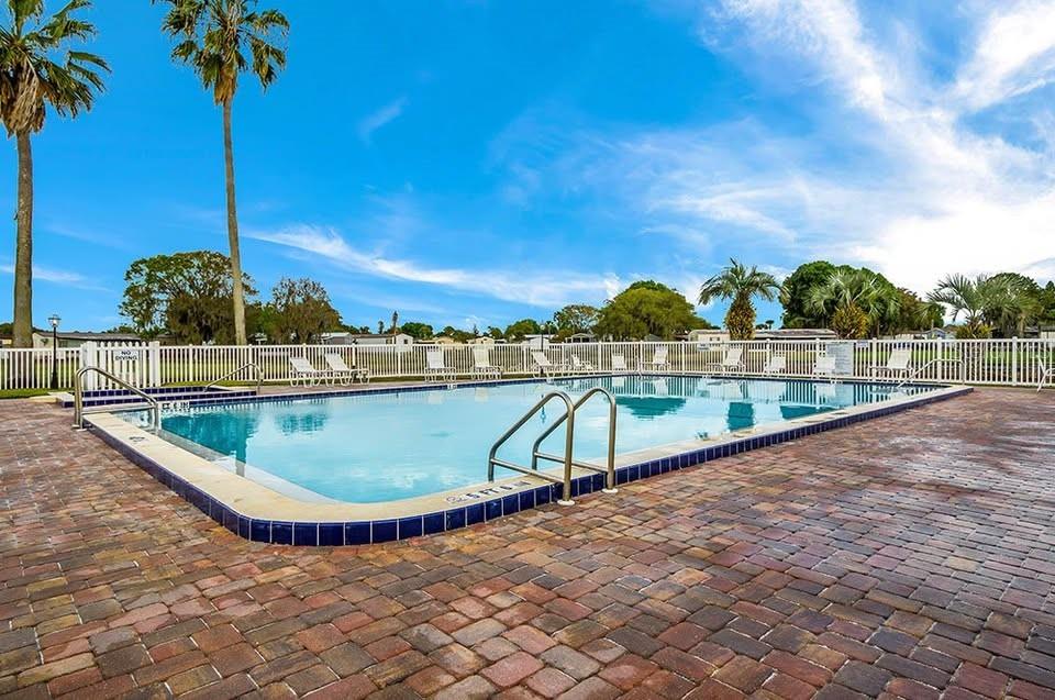 THE LAKES AT COUNTRY WOOD - Residential Lease