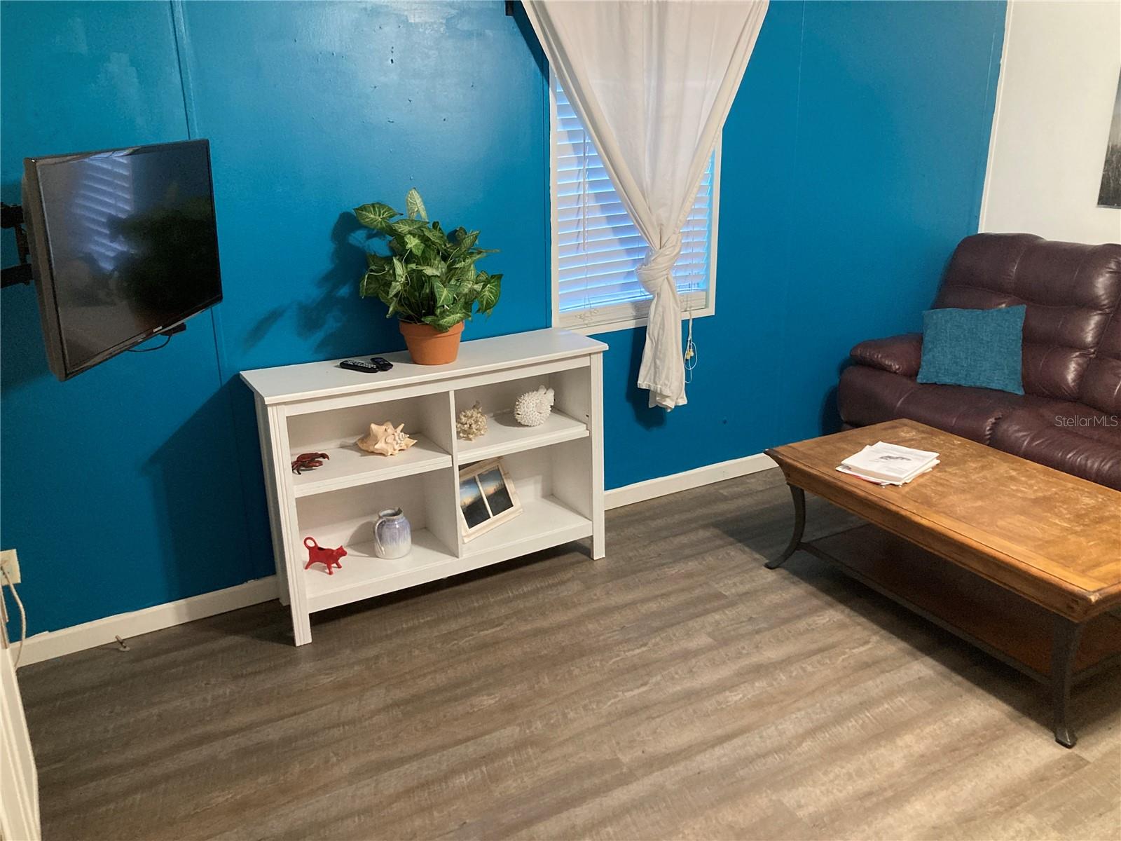 THE LAKES AT COUNTRY WOOD - Residential Lease