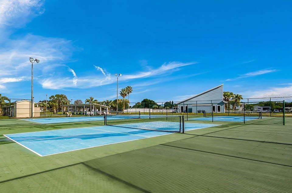 THE LAKES AT COUNTRY WOOD - Residential Lease