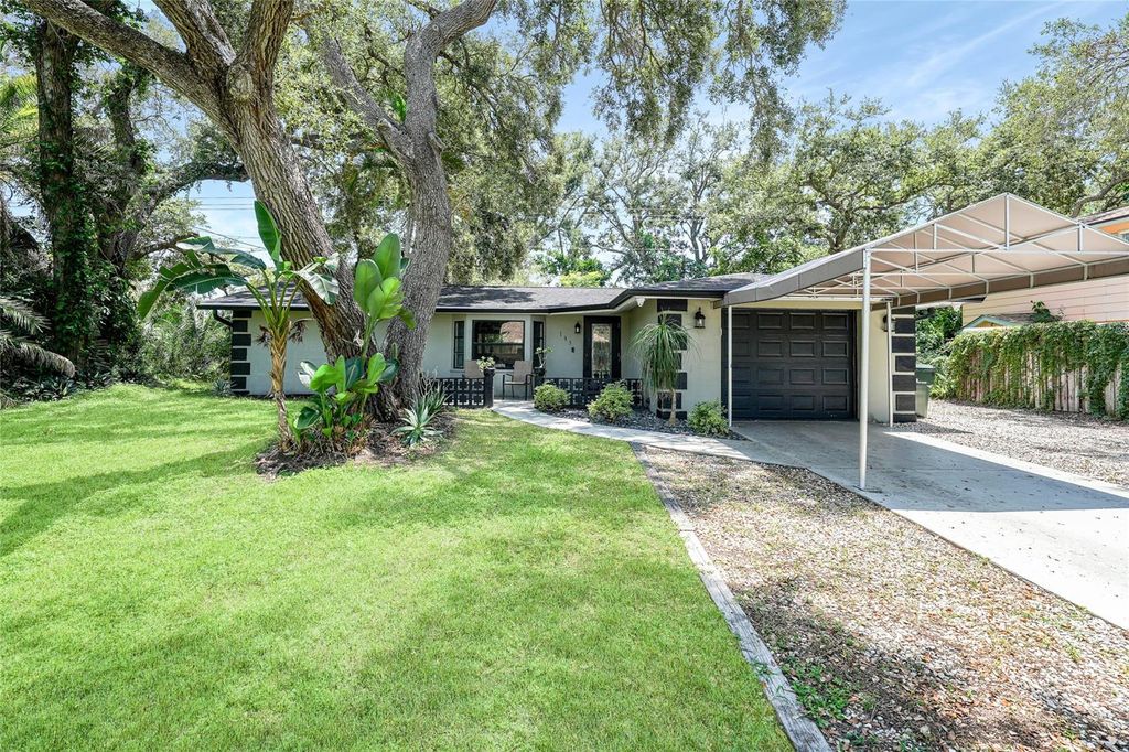 Photo of 185 Zephyr Road, Venice, FL 34293 (MLS # C7512047)