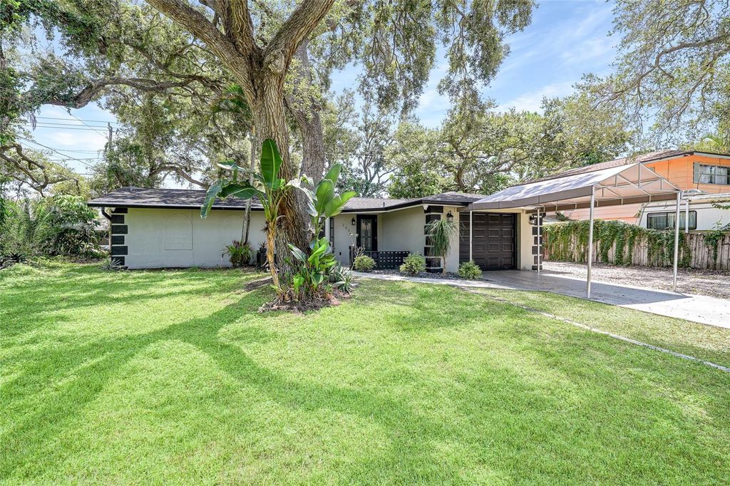 Photo of 185 Zephyr Road, Venice, FL 34293 (MLS # C7512047)