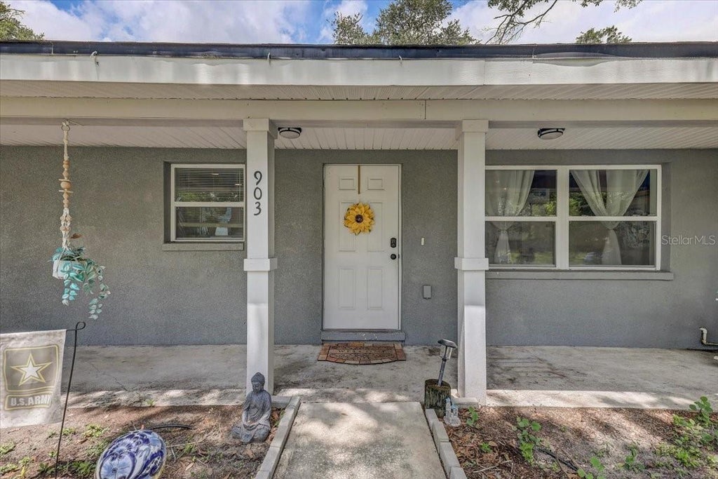 Photo of 903 N Bracewell Drive, Plant City, FL 33563 (MLS # TB8525403)