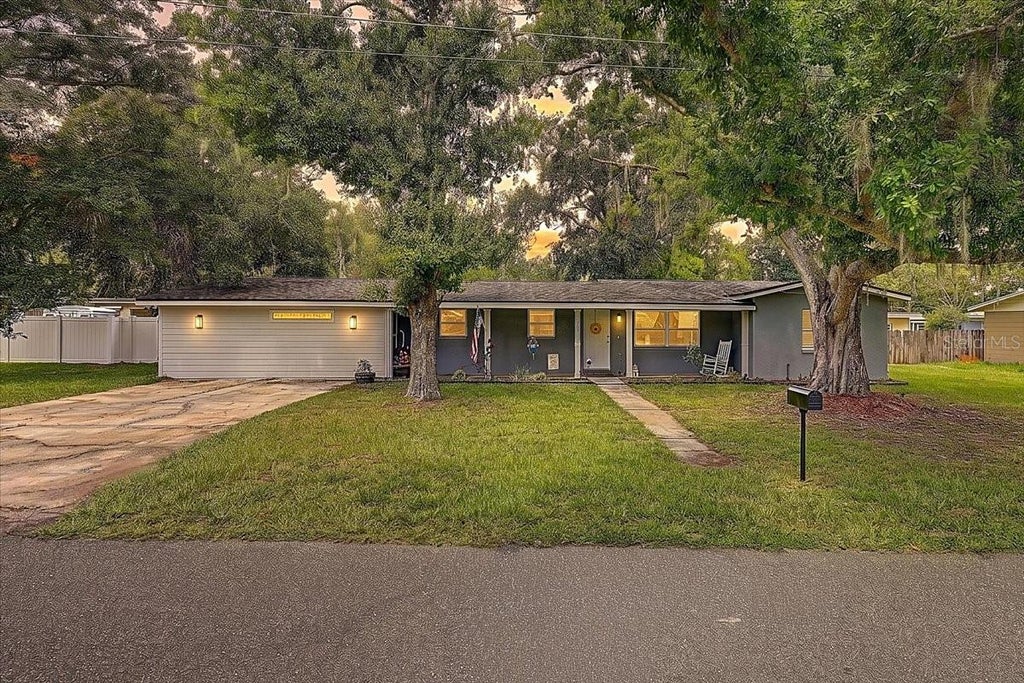 Photo of 903 N Bracewell Drive, Plant City, FL 33563 (MLS # TB8525403)
