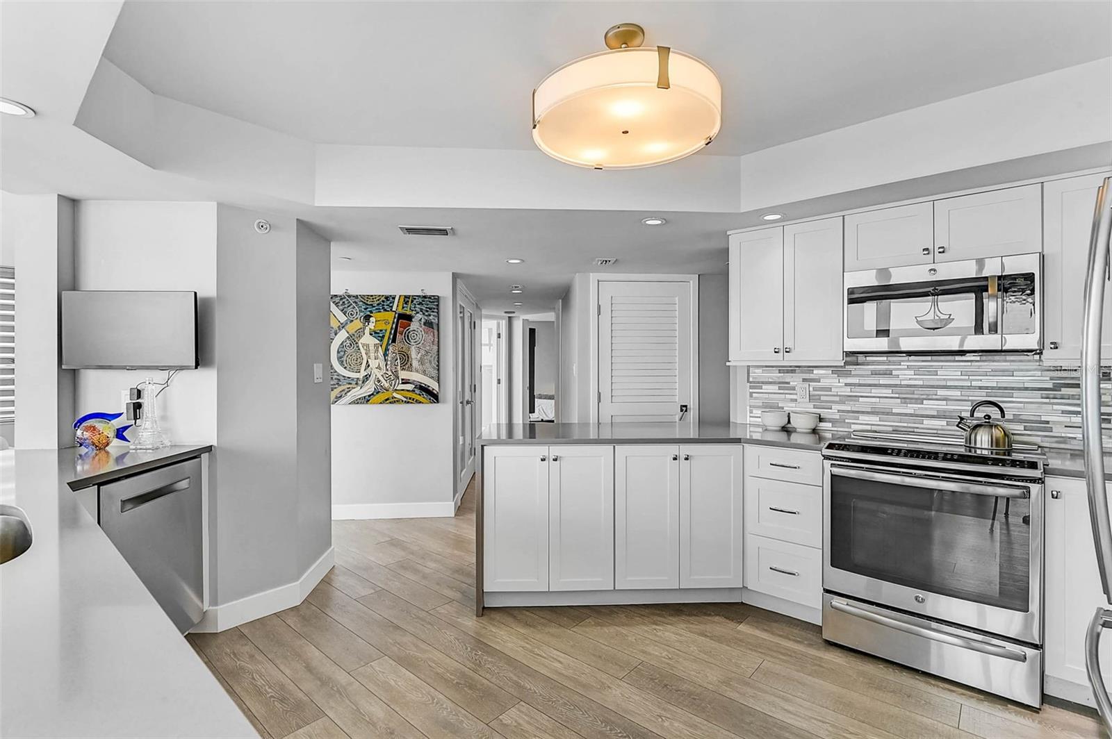 CONDO ON THE BAY TOWER II - Residential