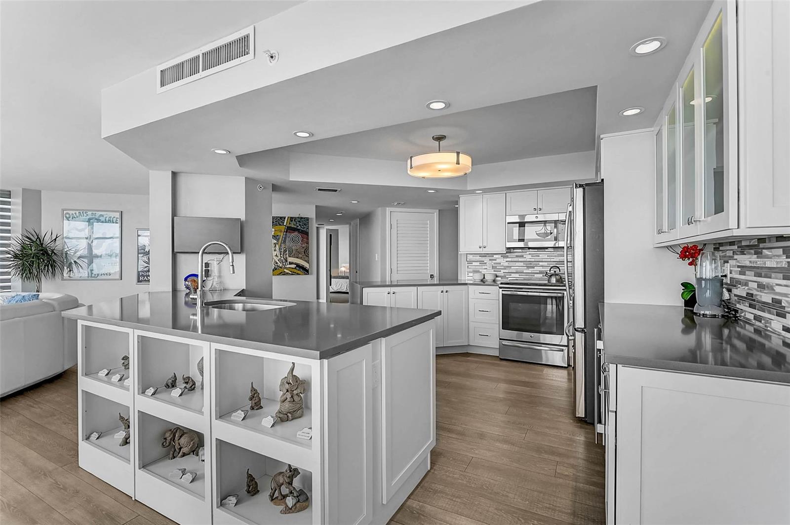 CONDO ON THE BAY TOWER II - Residential